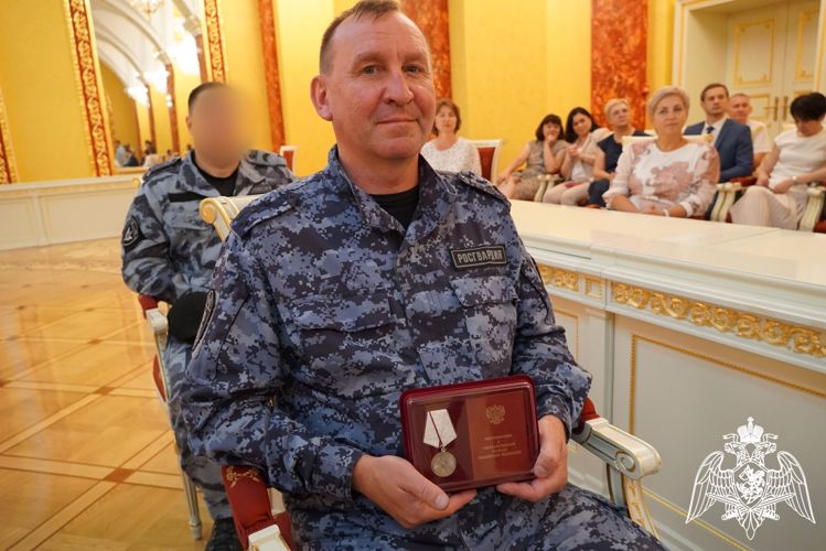 Губернатор Оренбургской области наградил отличившихся сотрудников и военнослужащих Росгвардии государственными наградами