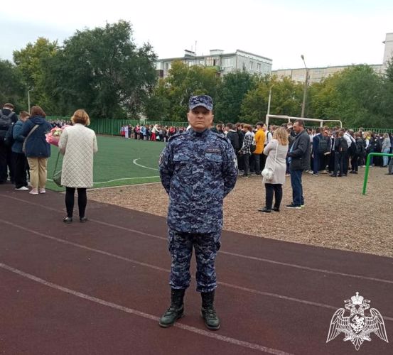 В Оренбурге сотрудники Росгвардии обеспечили правопорядок в День знаний