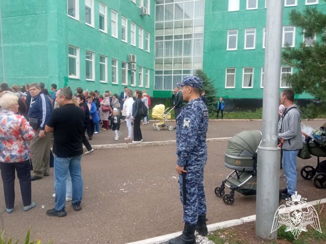 В Оренбурге сотрудники Росгвардии обеспечили правопорядок в День знаний