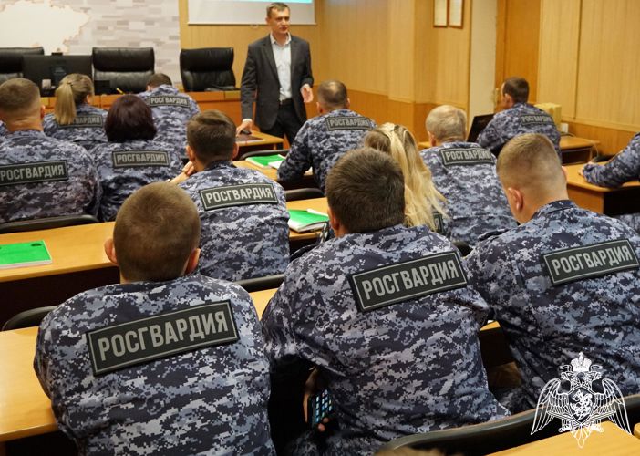 Представители Российского общества «Знание» провели встречу с оренбургскими росгвардейцами