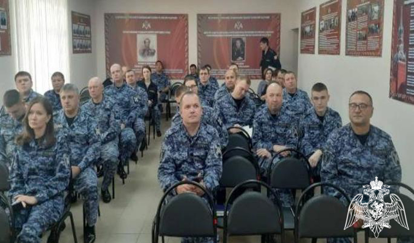 Лектор Российского общества «Знание» провел встречу с оренбургскими росгвардейцами
