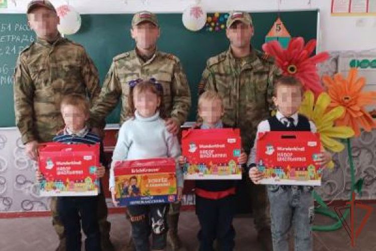 РОСГВАРДЕЙЦЫ ПРОВЕЛИ БЛАГОТВОРИТЕЛЬНУЮ АКЦИЮ ДЛЯ СЕЛЬСКИХ ЖИТЕЛЕЙ В ДНР