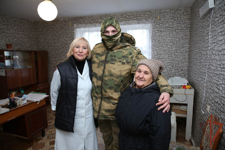 В ПРЕДДВЕРИИ НОВОГО ГОДА РОСГВАРДЕЙЦЫ ОКАЗАЛИ АДРЕСНУЮ ПОМОЩЬ В ДНР