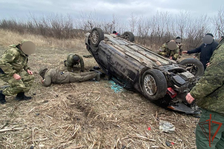 РОСГВАРДЕЙЦЫ ТРИЖДЫ ЗА НЕДЕЛЮ ПОМОГЛИ ПОСТРАДАВШИМ В ДТП ЖИТЕЛЯМ ДНР