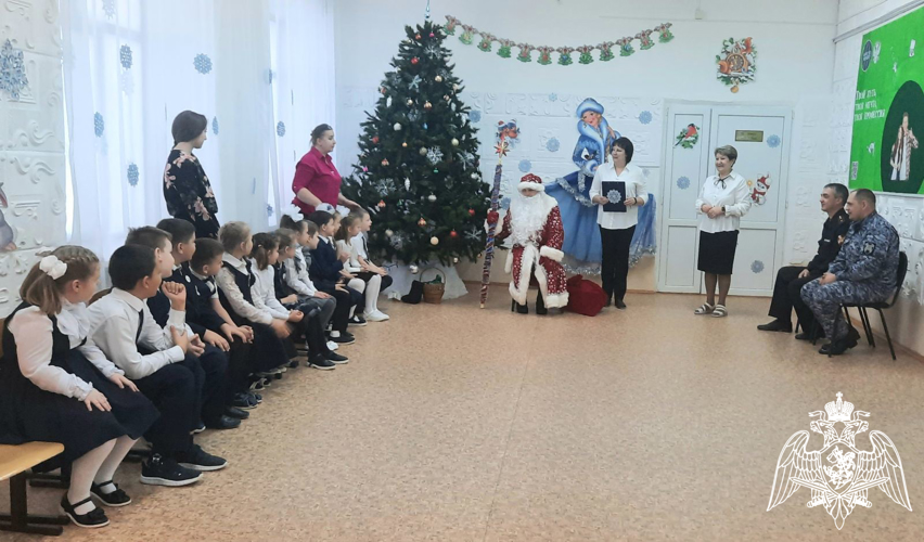 В рамках акции «Дед Мороз специального назначения» сказочный персонаж посетил коррекционную школу Бузулука