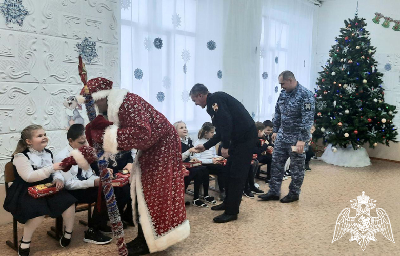 В рамках акции «Дед Мороз специального назначения» сказочный персонаж посетил коррекционную школу Бузулука