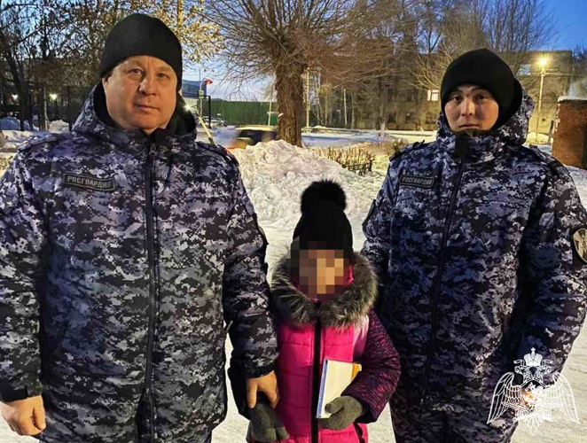 В Новотроицке росгвардейцы нашли и вернули матери сбежавшую от нее  дочь