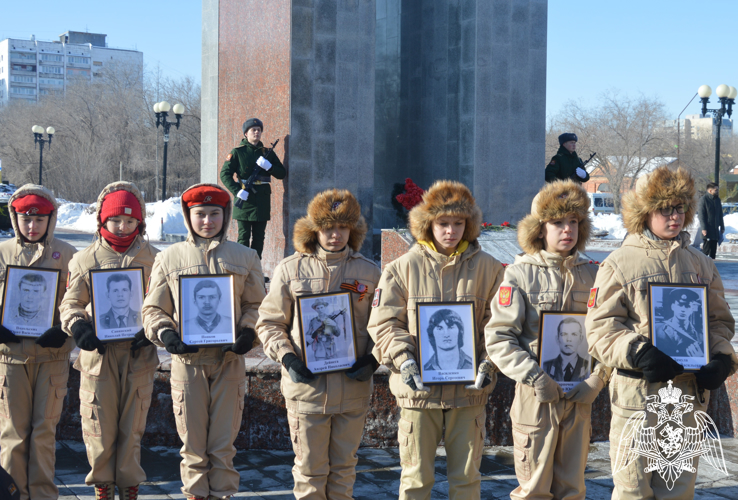 В ОРЕНБУРГЕ РОСГВАРДЕЙЦЫ ПОЧТИЛИ ПОДВИГ ВОИНОВ-ИНТЕРНАЦИОНАЛИСТОВ