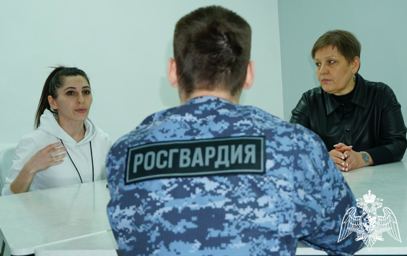 В ОРЕНБУРГЕ РОСГВАРДЕЙЦЫ УЧАСТВУЮТ В АКЦИИ «ДНИ РОСГВАРДИИ»