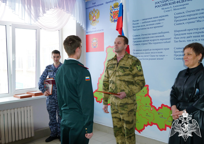 В ОРЕНБУРГЕ РОСГВАРДЕЙЦЫ УЧАСТВУЮТ В АКЦИИ «ДНИ РОСГВАРДИИ»
