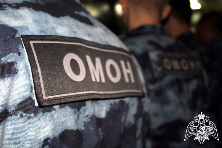  В Оренбурге при поддержке Росгвардии пресекли деятельность ночного клуба, в котором собрались представители запрещенного движения
