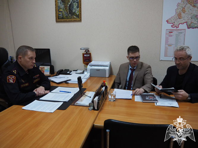 В Оренбурге начальник Центра лицензионно-разрешительной работы Росгвардии региона ответил на вопросы граждан
