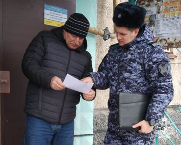 В Оренбургской области росгвардейцы провели акцию «Безопасный дом, подъезд, квартира»