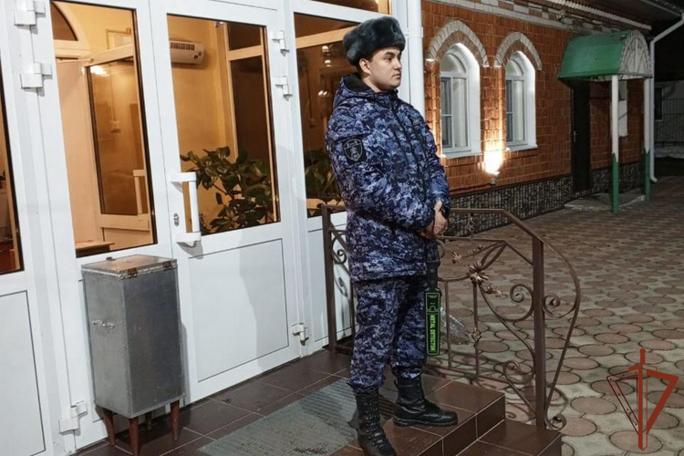РОСГВАРДЕЙЦЫ ВЫПОЛНИЛИ ЗАДАЧУ ПО ОХРАНЕ ОБЩЕСТВЕННОГО ПОРЯДКА ВО ВРЕМЯ ПРАЗДНОВАНИЯ УРАЗА-БАЙРАМА В РЕГИОНАХ ПРИВОЛЖЬЯ