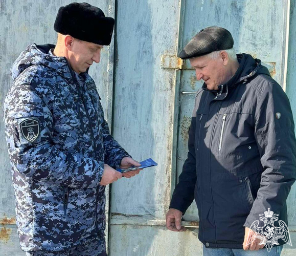 В Оренбургской области росгвардейцы провели акцию «Безопасный дом, подъезд, квартира»