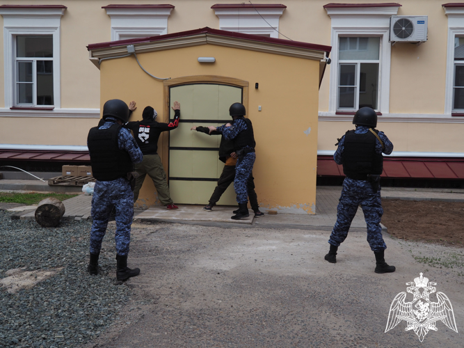 В Оренбурге росгвардейцы приняли участие во всероссийских антитеррористических учениях