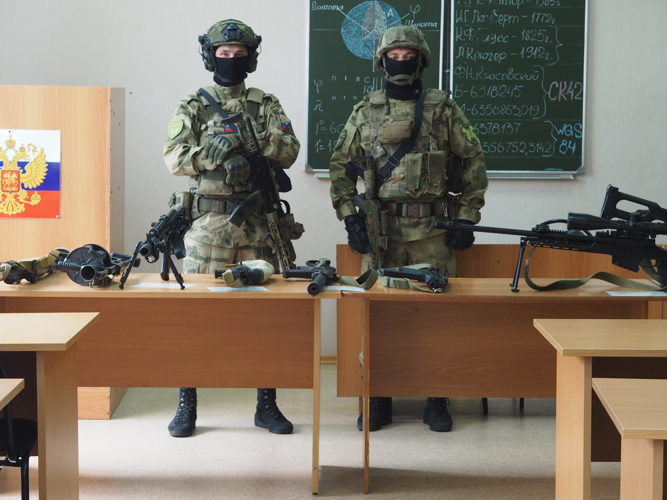 Сотрудники ОМОН «Кобра» провели день открытых дверей для воспитанников кадетской школы-интерната имени И.И. Неплюева