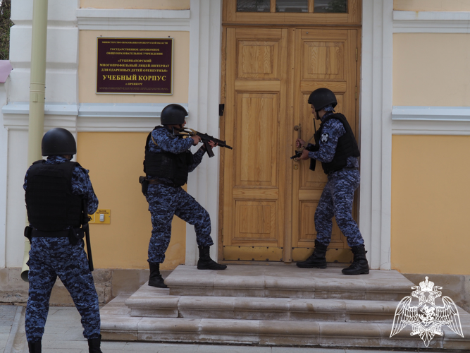 В Оренбурге росгвардейцы приняли участие во всероссийских антитеррористических учениях