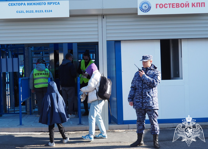 В Оренбурге росгвардейцы обеспечили правопорядок во время проведения футбольного матча