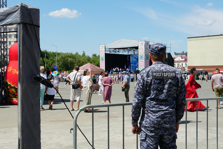 Росгвардейцы обеспечили охрану общественного порядка на День народов Оренбуржья