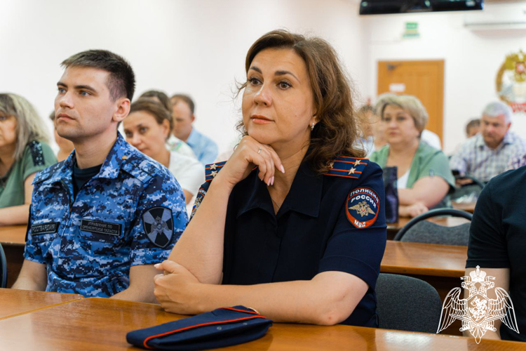 Офицер Росгвардии выступил на практическом занятии Российского общества «Знание»