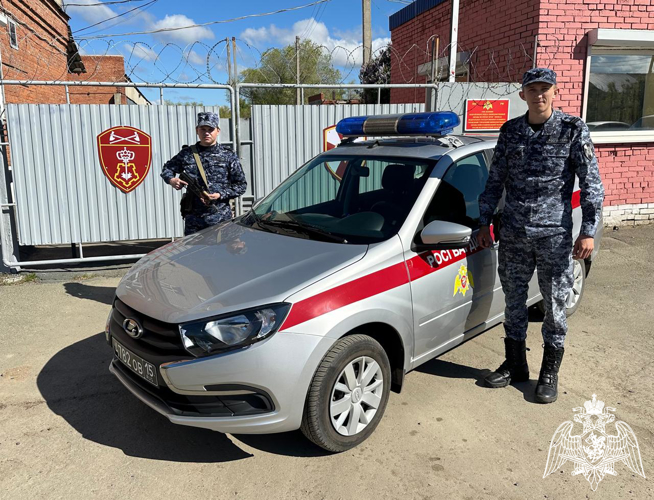 В Орске росгвардейцы задержали злоумышленника, напавшего с ножом на двух мужчин