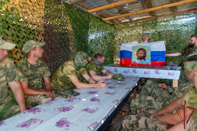 ПРЕДСТАВИТЕЛИ РУССКОЙ ПРАВОСЛАВНОЙ ЦЕРКВИ ПОСЕТИЛИ ПОДРАЗДЕЛЕНИЯ РОСГВАРДИИ В ЗОНЕ СВО