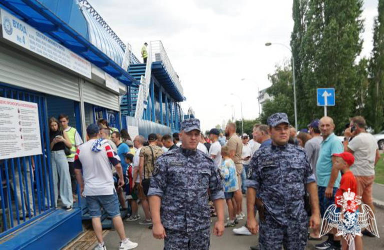 Росгвардейцы обеспечили безопасность во время подготовки и проведения футбольного матча в Оренбурге