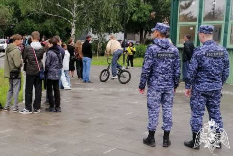 В Оренбуржье росгвардейцы обеспечили правопорядок во время празднования Дня молодежи