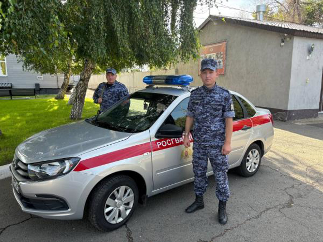 Росгвардейцы в Оренбурге задержали гражданина, пытавшегося угнать новый автомобиль из автосалона