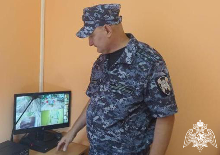 Росгвардейцы провели проверку образовательных учреждений на предмет антитеррористической защищенности