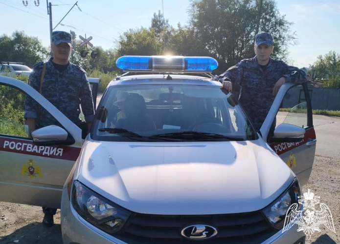 В Оренбурге росгвардейцы помогли пенсионерке вернуться домой