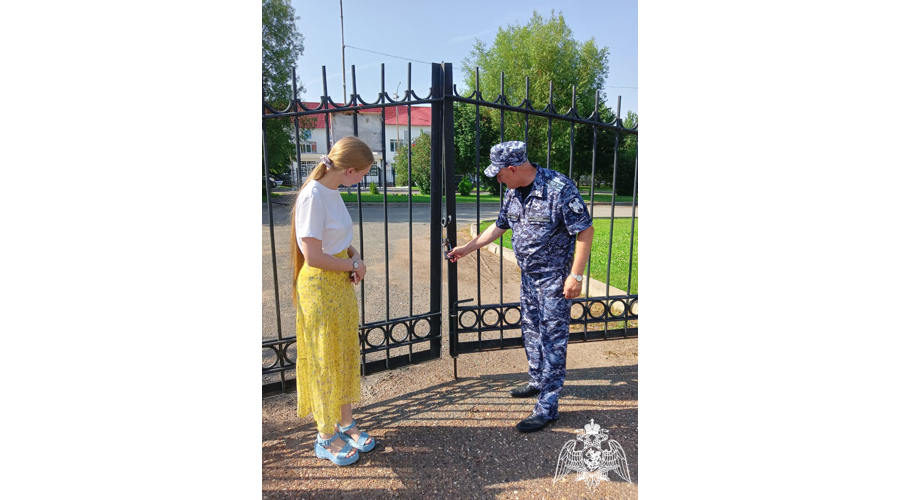 Росгвардейцы проверили образовательное учреждение на антитеррористическую защищенность