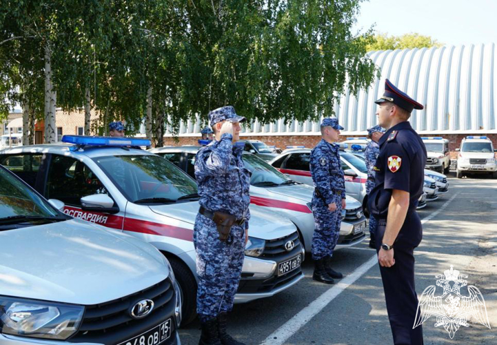 В Оренбуржье на стражу общественного порядка заступили новые служебные автомобили Росгвардии