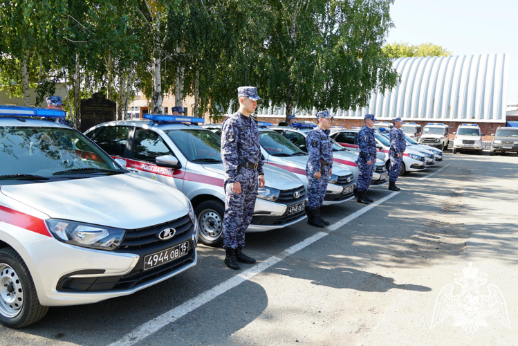 В Оренбуржье на стражу общественного порядка заступили новые служебные автомобили Росгвардии