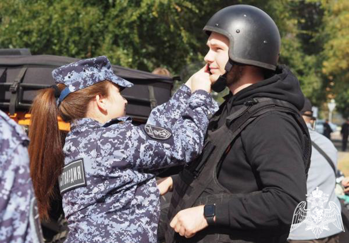 В Оренбурге росгвардейцы приняли участие в Параде профессий
