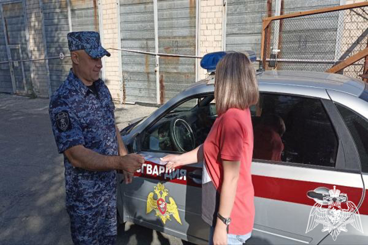 Росгвардейцы проводят акцию «Безопасный дом, подъезд, квартира»