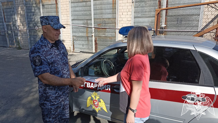 Росгвардейцы проводят акцию «Безопасный дом, подъезд, квартира»