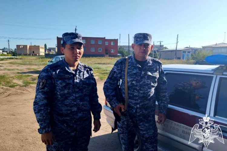 Росгвардейцы задержали мужчину, который нанес ножевое ранение своей супруге