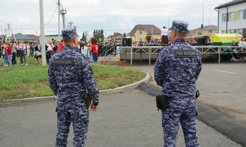 Росгвардейцы обеспечили охрану общественного порядка в рамках празднования Дня Государственного флага Российской Федерации