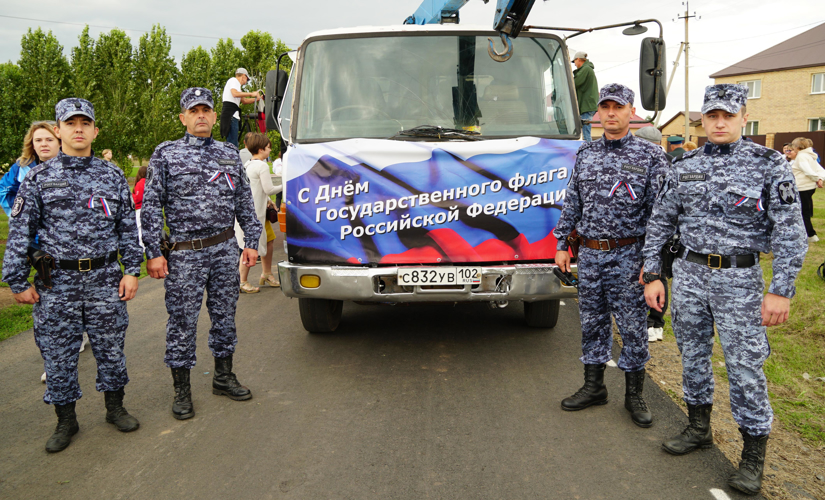 Росгвардейцы обеспечили охрану общественного порядка в рамках празднования Дня Государственного флага Российской Федерации