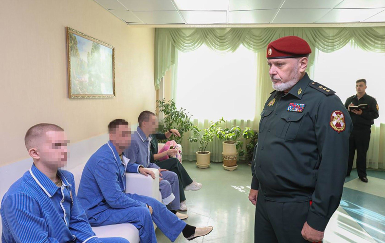 Заместитель директора Росгвардии вручил Георгиевский крест уроженцу Оренбурга