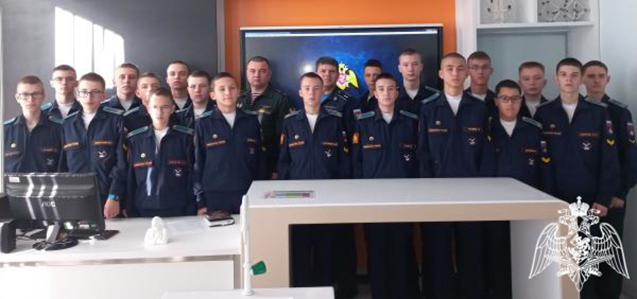 В Оренбурге росгвардейцы провели Урок мужества для воспитанников президентского кадетского училища