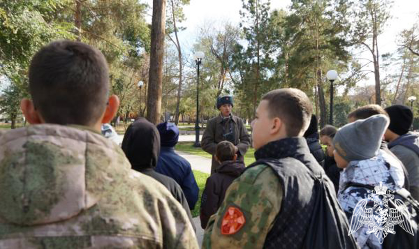 В Оренбурге учащиеся кадетских классов Росгвардии посетили выставочный комплекс «Салют, Победа!»