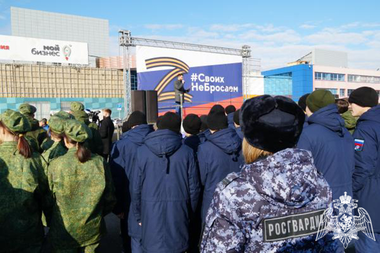 В Оренбурге росгвардейцы приняли участие в открытии выставки трофейной техники «Сила V правде - гордость и Победа»