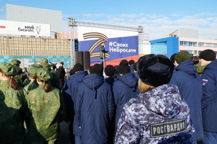 В Оренбурге росгвардейцы приняли участие в открытии выставки трофейной техники «Сила V правде - гордость и Победа»