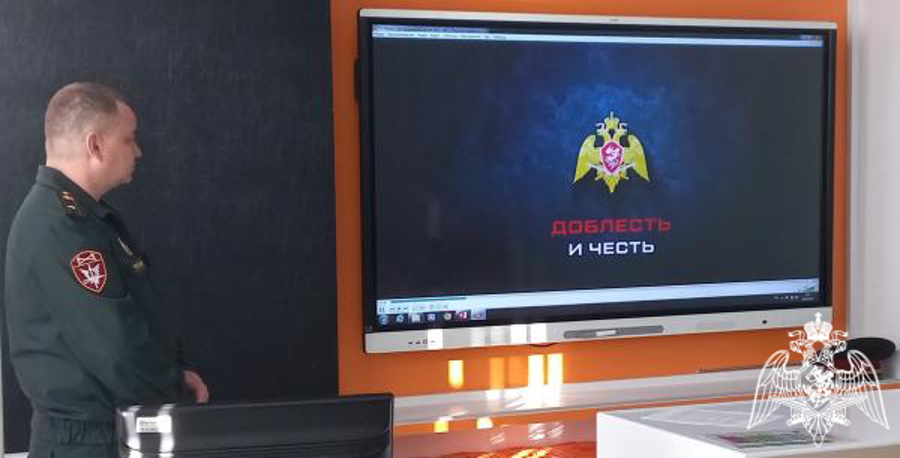 В Оренбурге росгвардейцы провели Урок мужества для воспитанников президентского кадетского училища