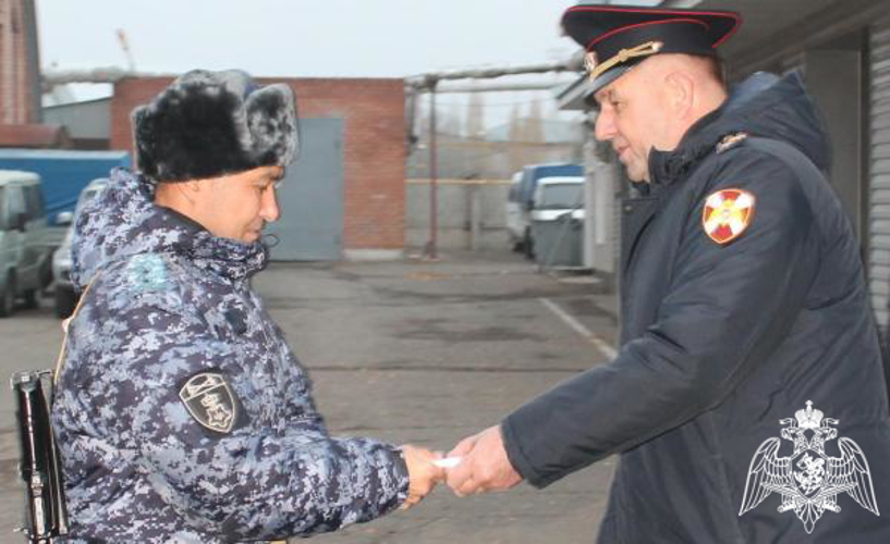 В Оренбурге начальник Управления вневедомственной охраны Росгвардии поздравил личный состав с профессиональным праздником