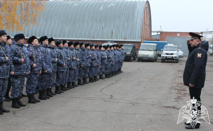 В Оренбурге начальник Управления вневедомственной охраны Росгвардии поздравил личный состав с профессиональным праздником