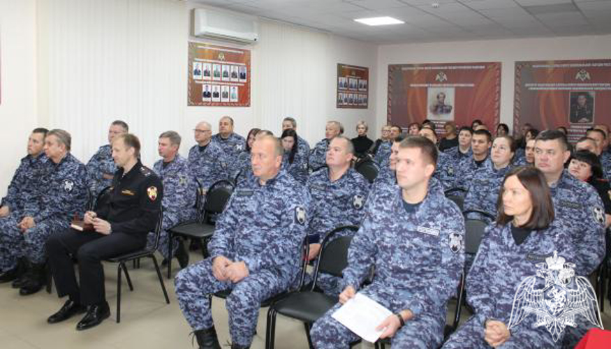 В Оренбурге начальник Управления вневедомственной охраны Росгвардии поздравил личный состав с профессиональным праздником